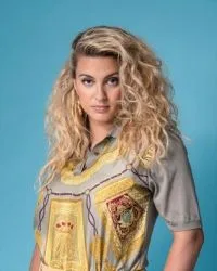 tori_kelly