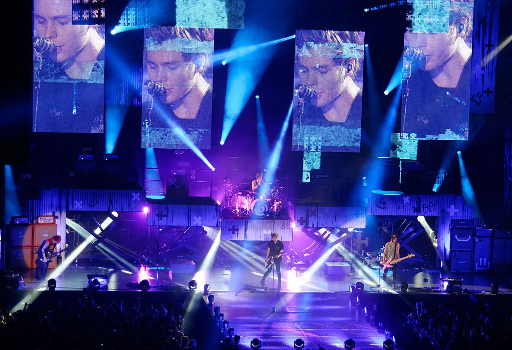 5 Seconds of Summer на концерте в The Forum (Инглвуд), 2014