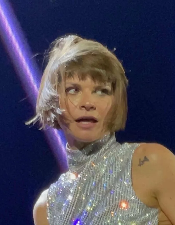 Алессандра Аморозо на концерте, 2023, крупный план