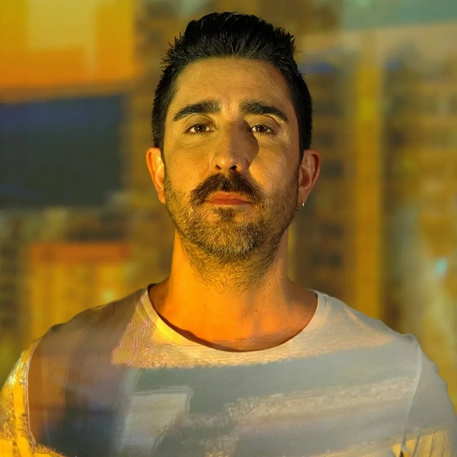 Álex Ubago — портрет