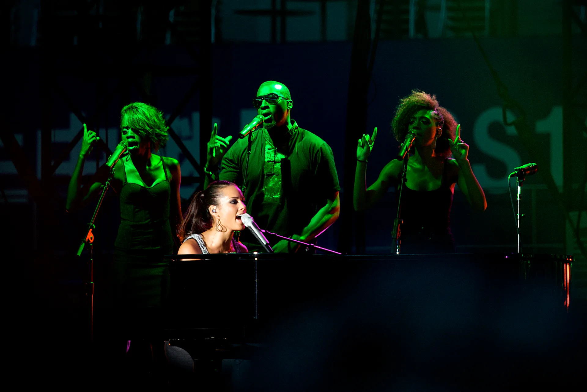 Alicia Keys за пианино на фестивале Summer Sonic, 2008