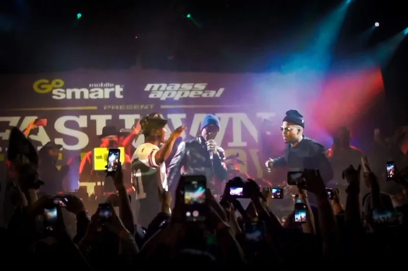 Aloe Blacc на сцене с Fashawn и Nas, Лос-Анджелес, 2015