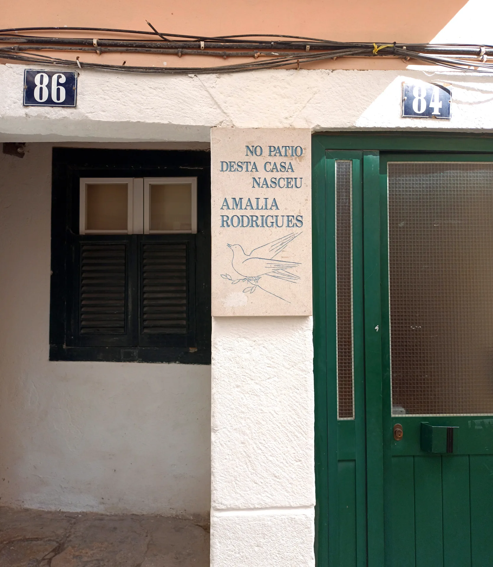 Табличка на месте рождения Амалии Родригеш в Алфаме, Лиссабон