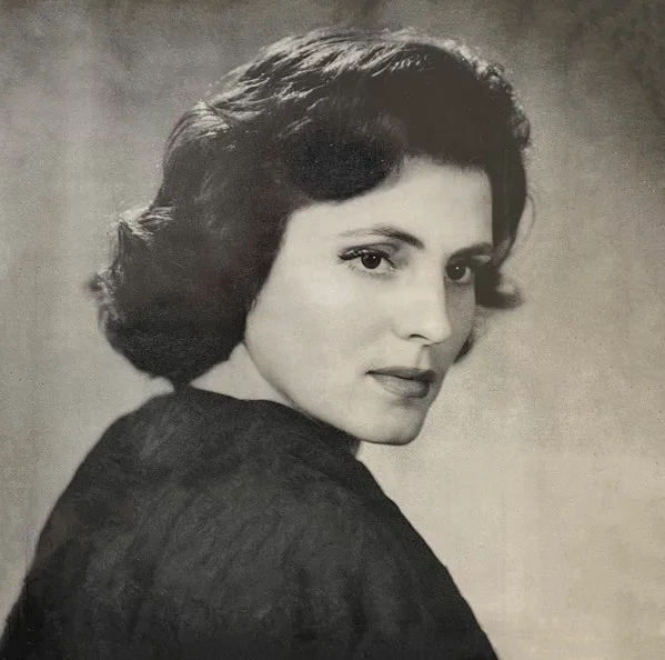 Амалия Родригеш на обложке пластинки Fado et Flamenco, 1956