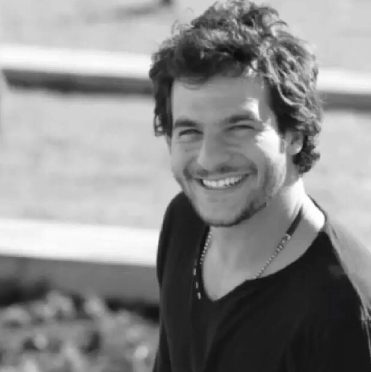 Amir Haddad — портретное фото