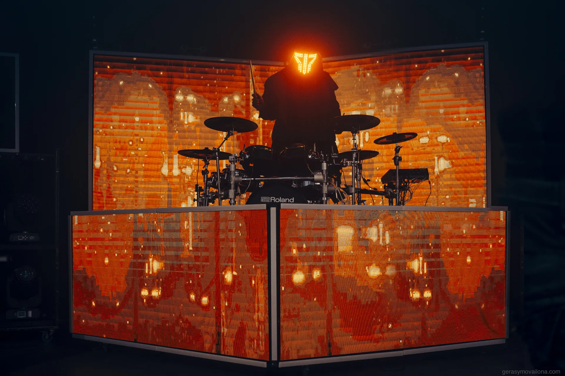 APOC (The Apocalypse DJ) на сцене, фото из официальных материалов