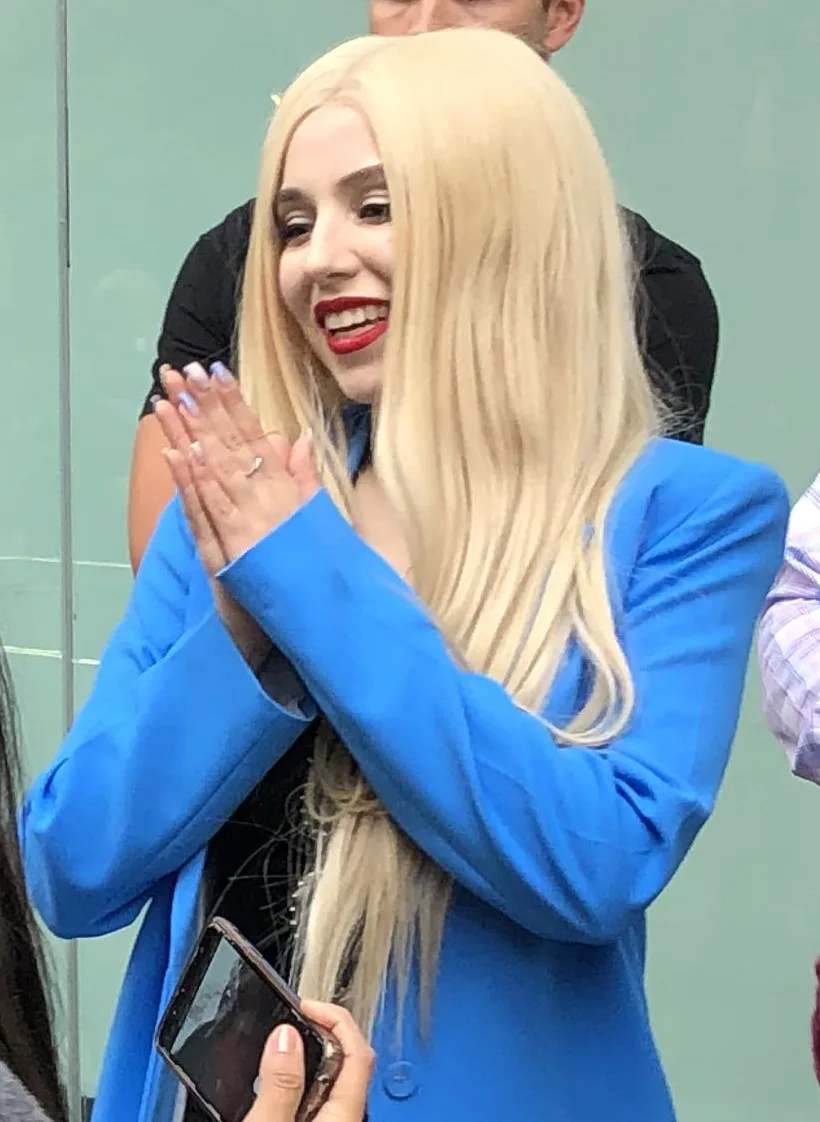Ava Max встречается с фанатами в Сиднее (2019)