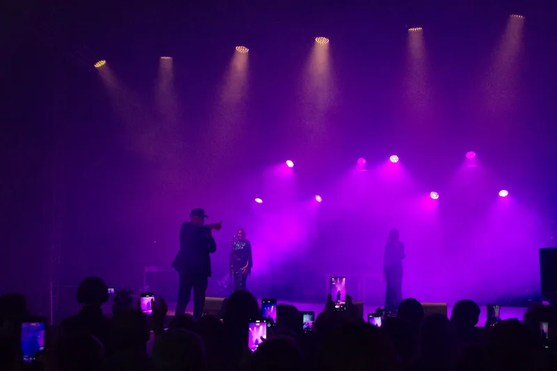 Концерт Bad Boys Blue в Семиановице-Шлёнске, сценический свет и публика (2025)