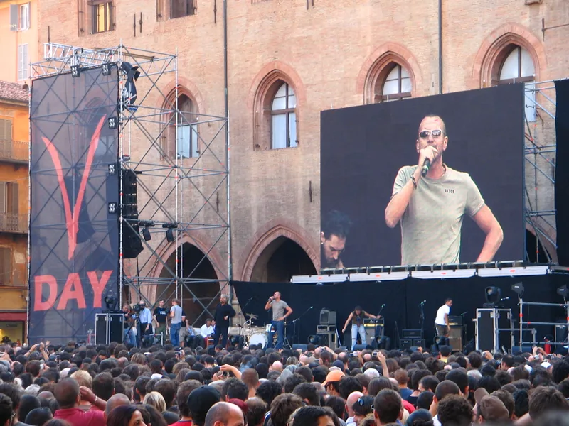 Выступление Biagio Antonacci на V-Day в Болонье, 2007 год