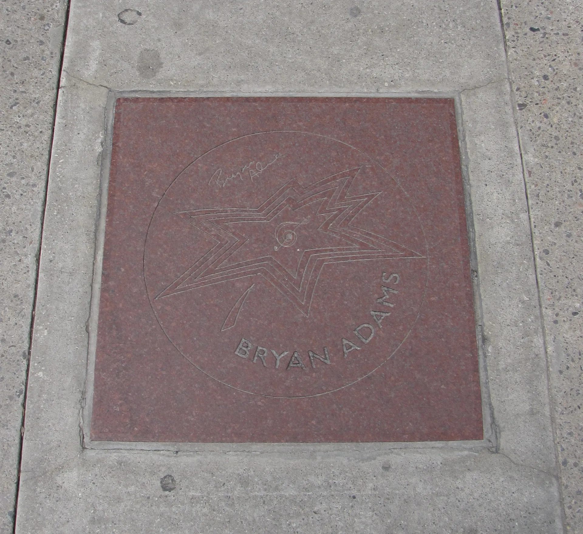 Именная звезда Bryan Adams на Canada's Walk of Fame