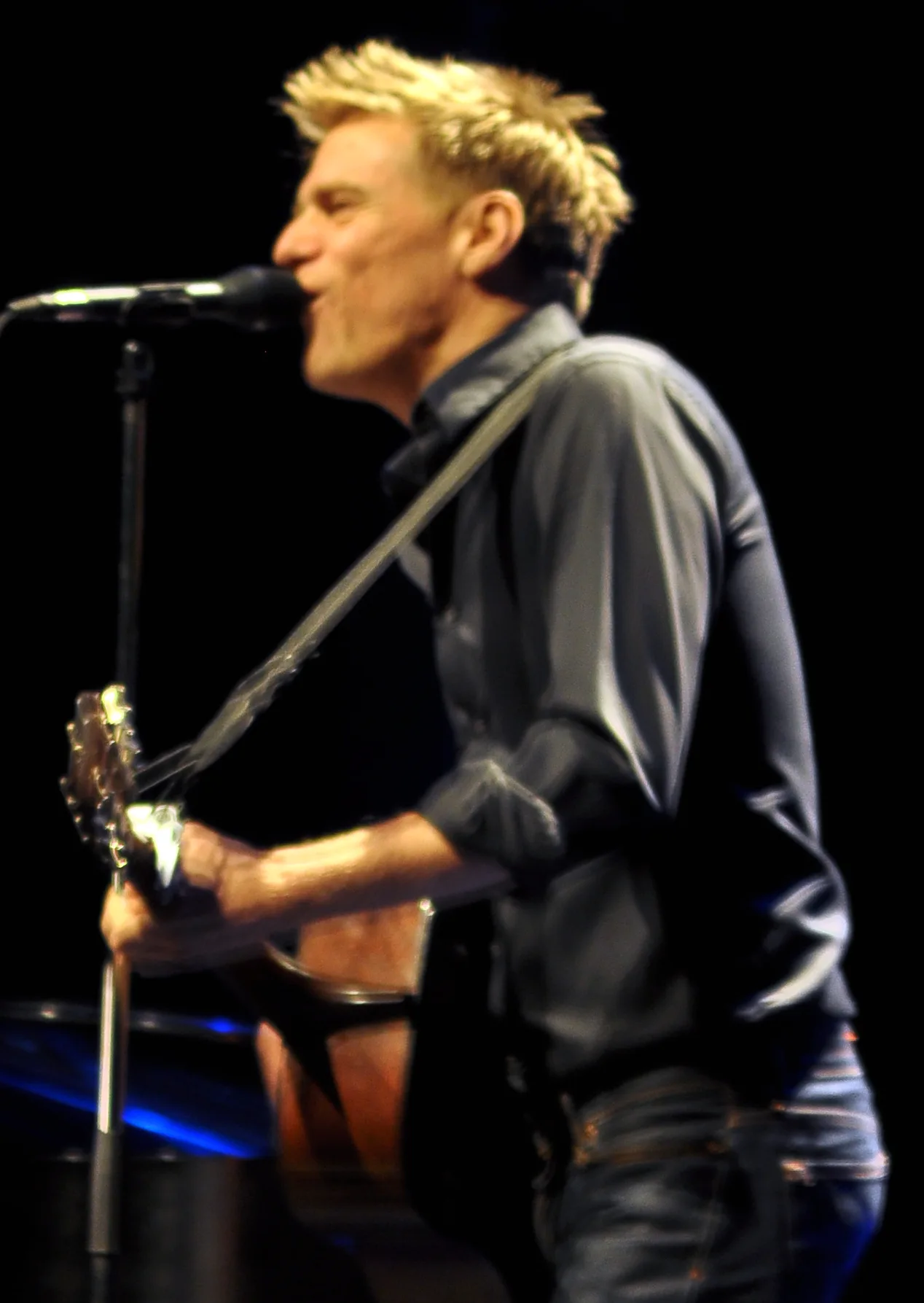Bryan Adams на концерте, Хьюстон, 2009