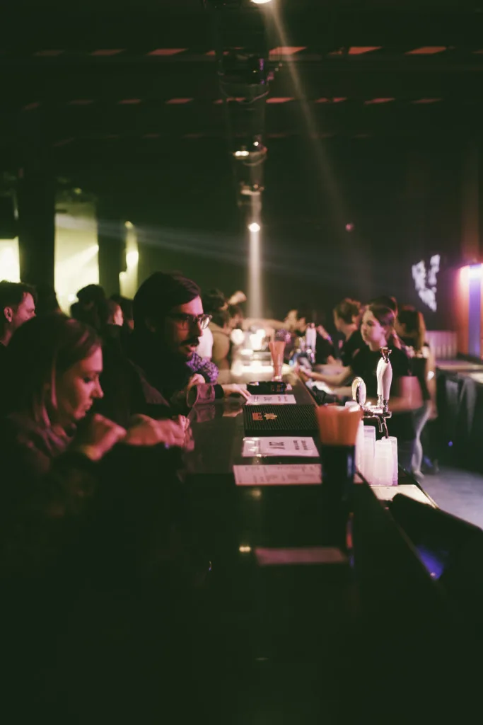 Публика на вечеринке SHAPE Platform во время выступлений электронных артистов, MeetFactory, Прага, 2017