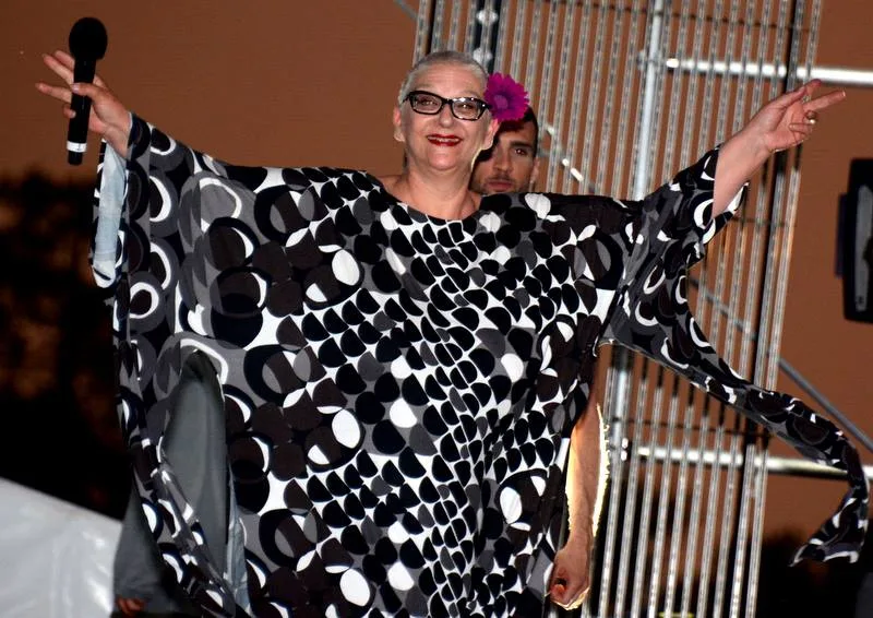 Desireless выступает на концерте «La Folie des années 80», Энгьен-ле-Бен, июнь 2013