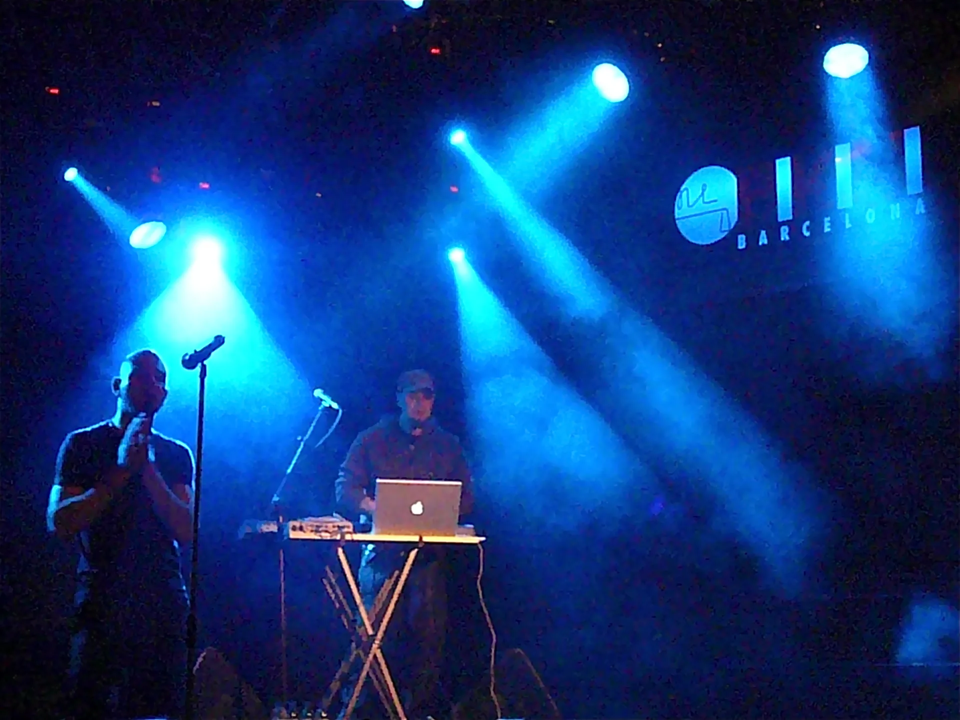 De/Vision на сцене в Барселоне, 2009