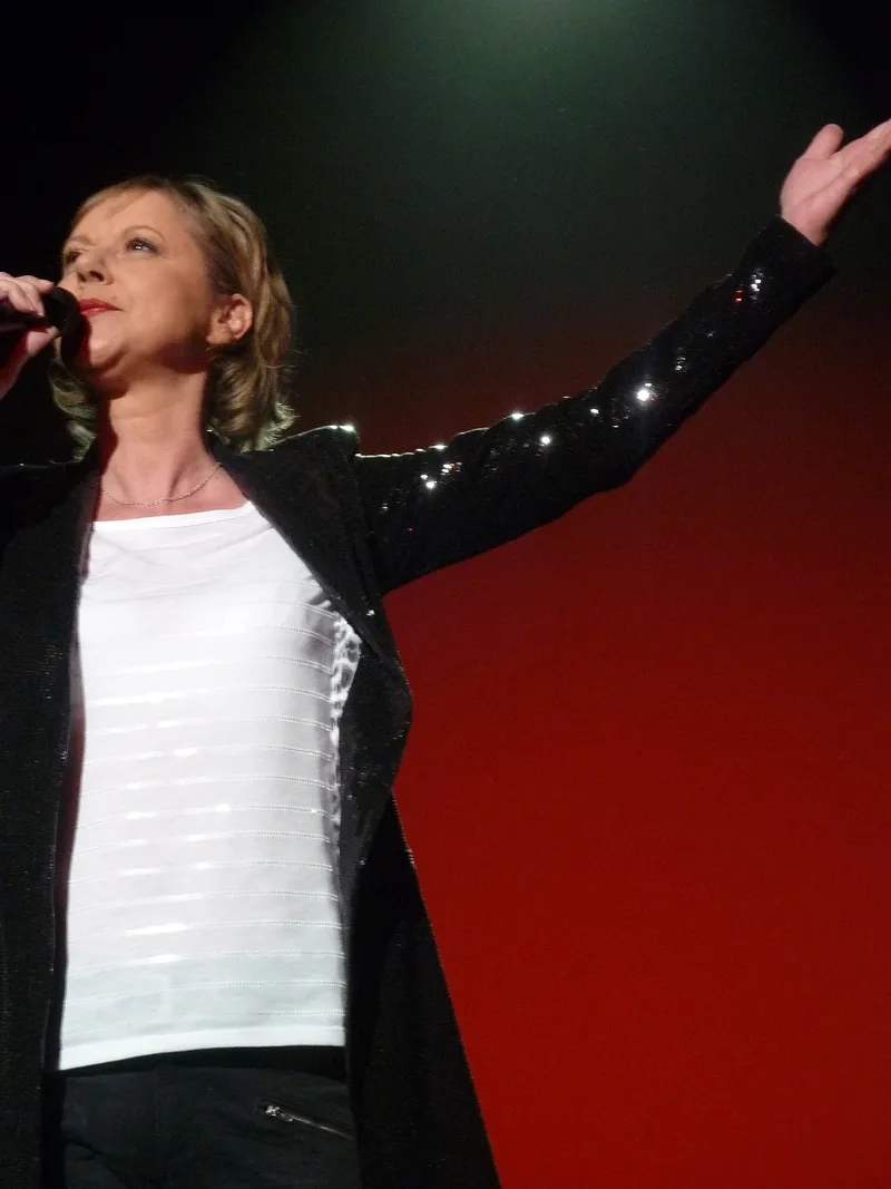 Dorothée на сцене парижской Olympia, апрель 2010