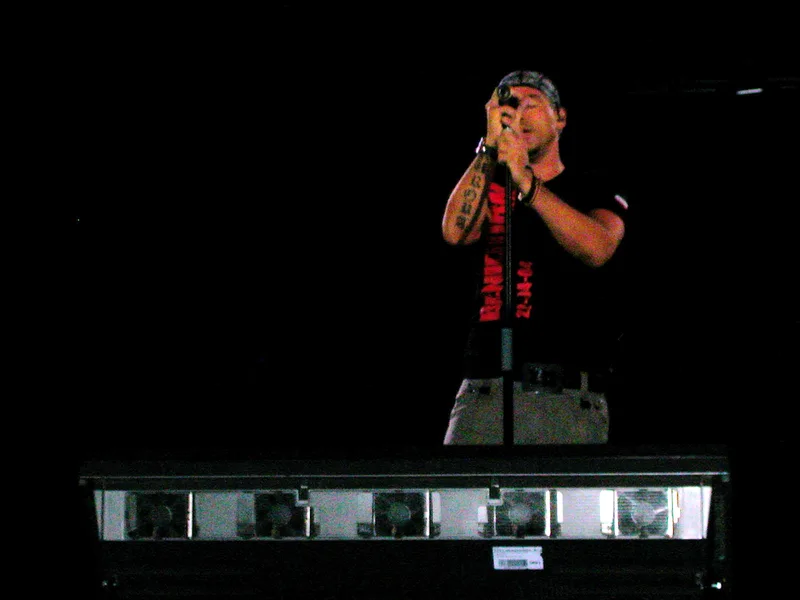 Эрос Рамазотти на концерте в Бенидорме, 2004