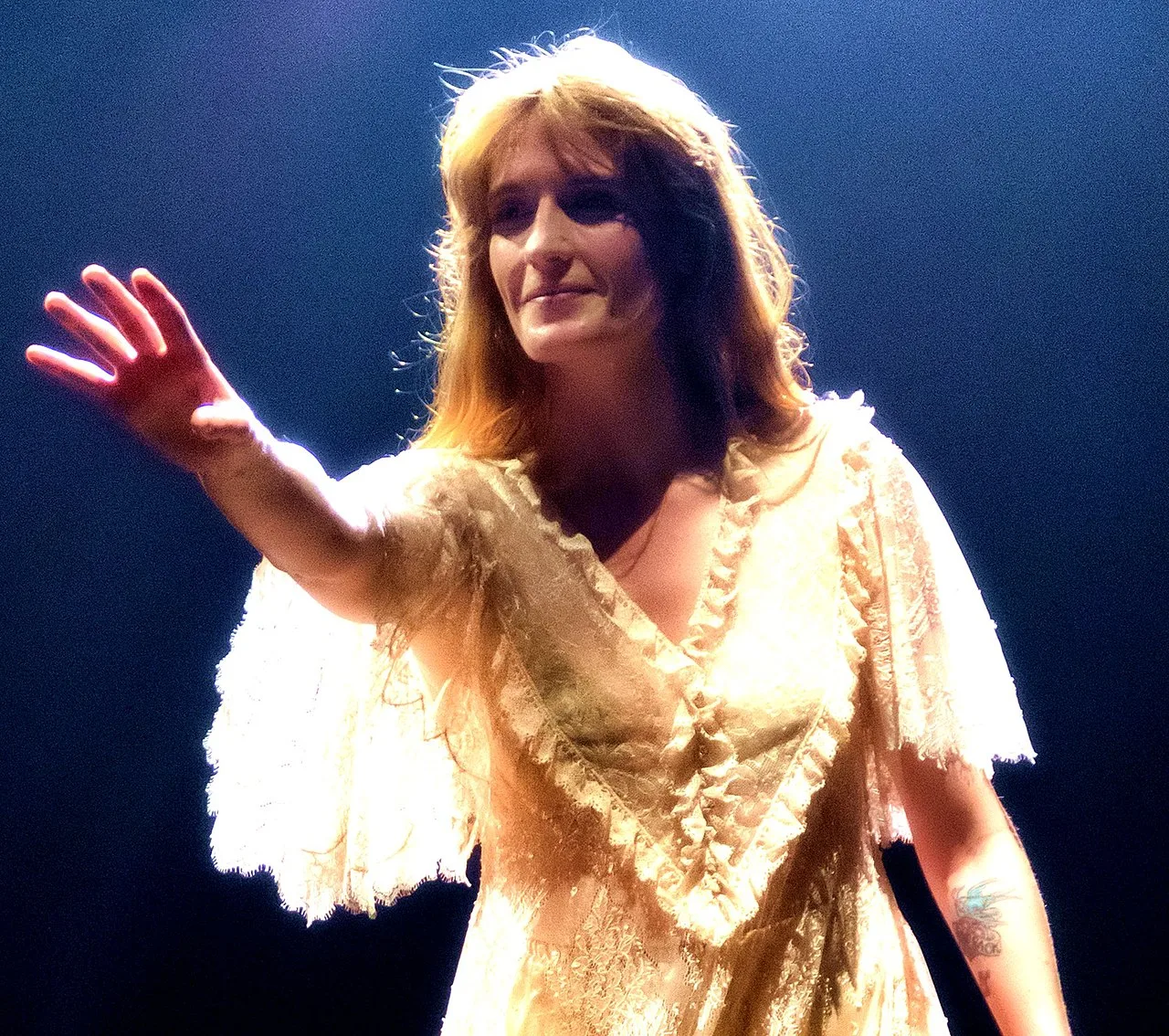 Florence Welch на сцене в 2018 году