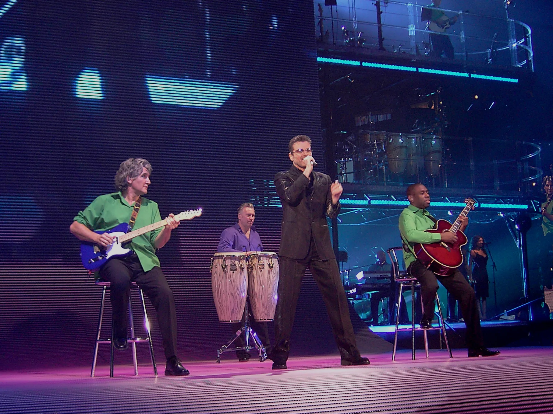 George Michael выступает на туре 25 Live, 2006