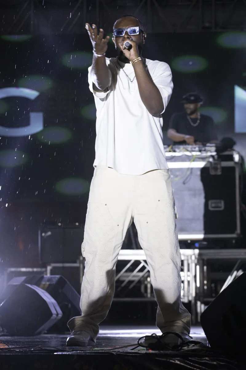 Gims на фестивальной сцене, портретный кадр, 2025