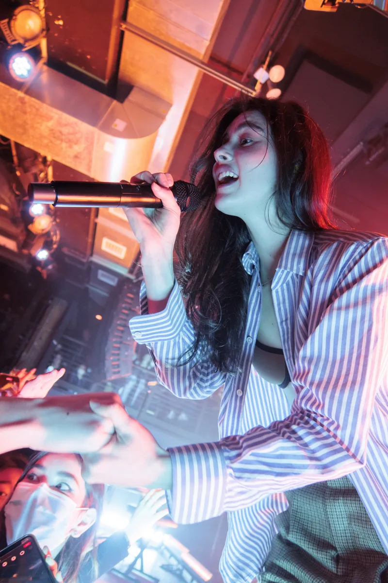 Грейси Абрамс на сцене, портретный кадр, 2022