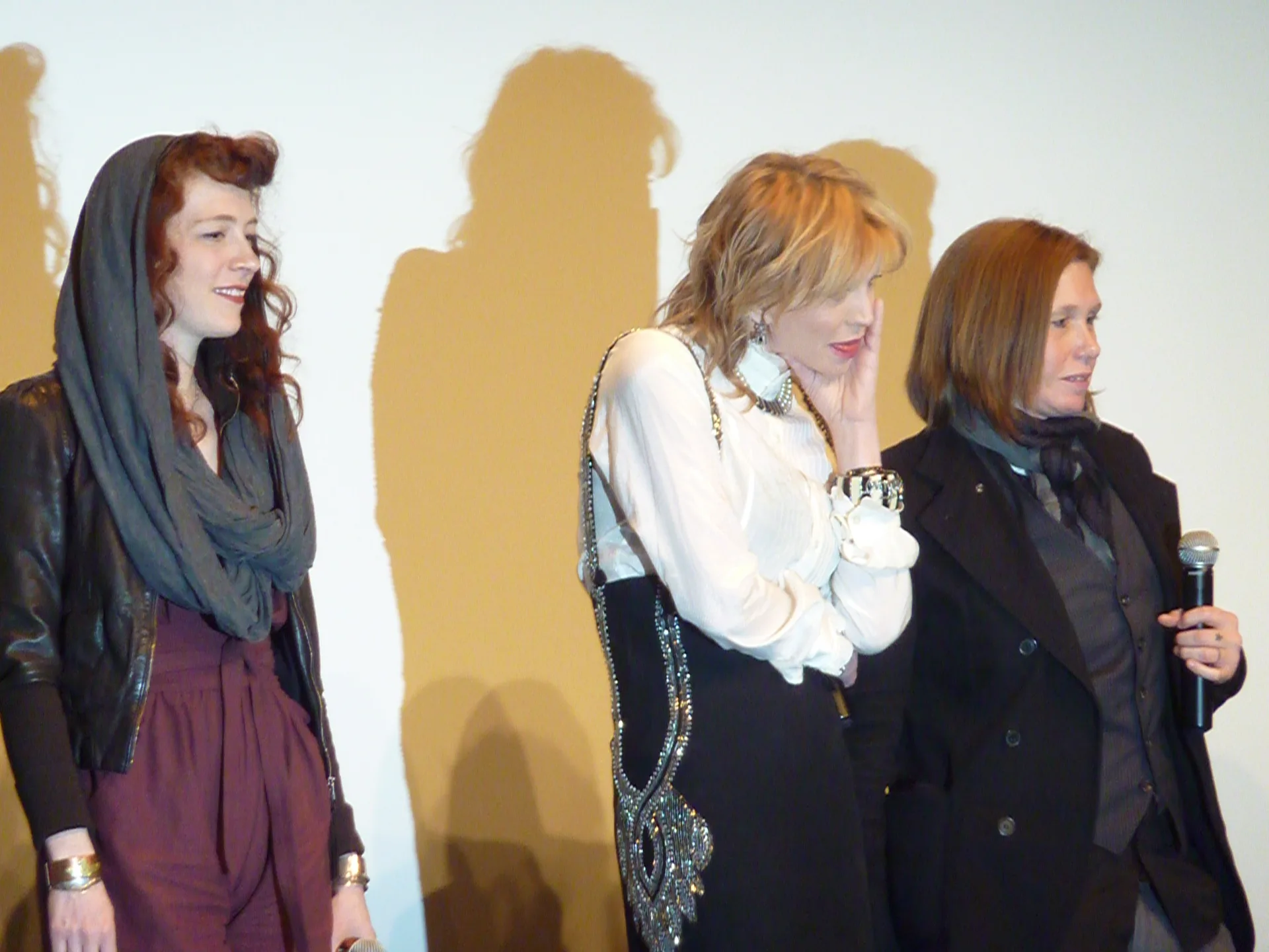 Мелисса Ауф дер Маур, Кортни Лав и Пэтти Шемел на мероприятии в MoMA, 2011