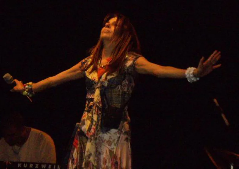 Жанэт выступает на концерте в Арекипе, Перу, 2011 год, кадр со сцены