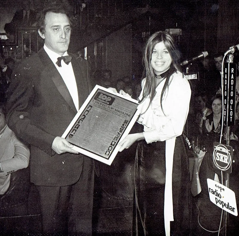 Жанэт на церемонии вручения награды Trofeo Top Magazine, 1973 год