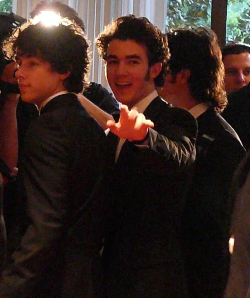 Jonas Brothers на мероприятии в 2008 году, портретный кадр