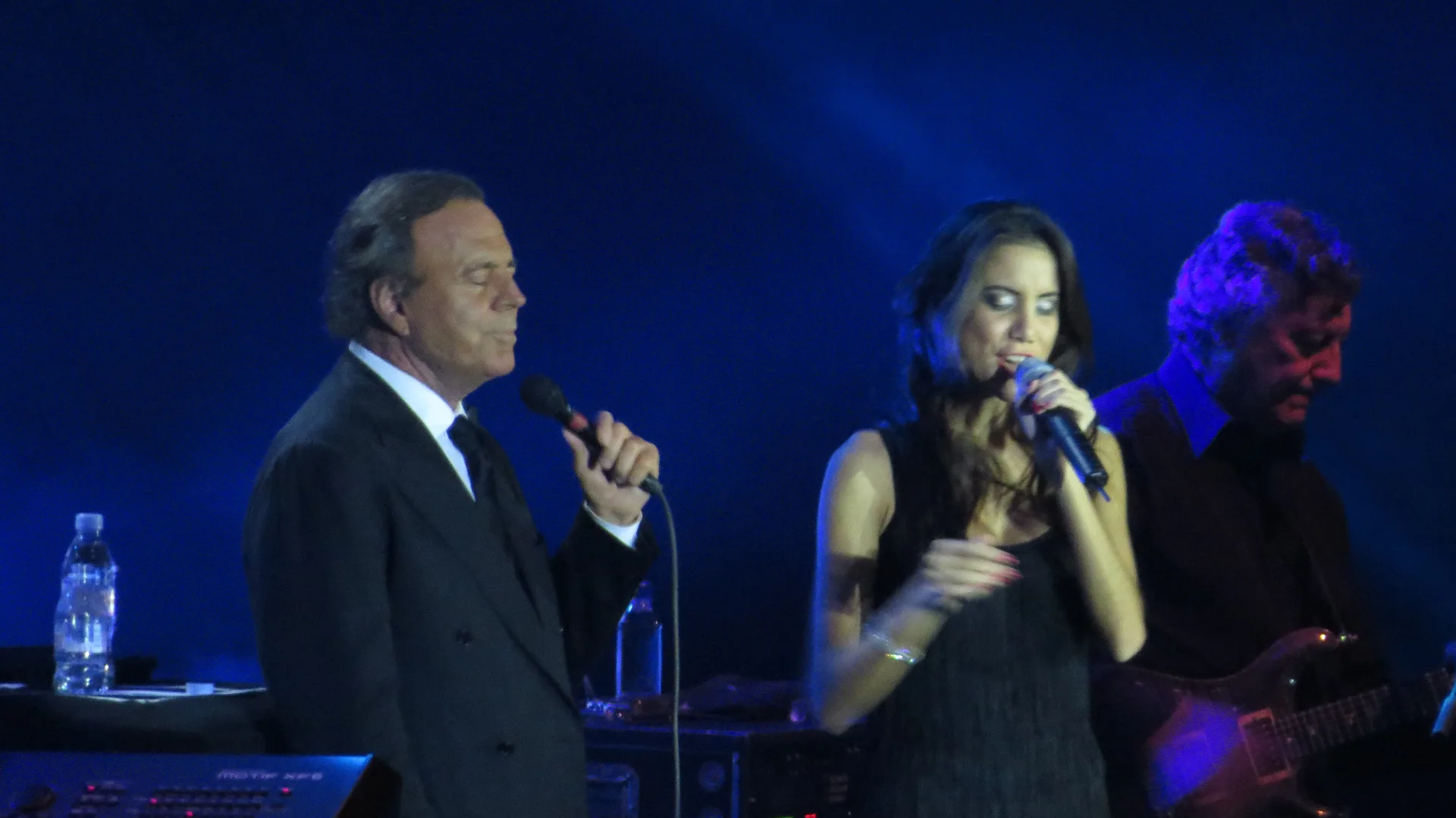 Хулио Иглесиас на концерте в Дубае (2013)