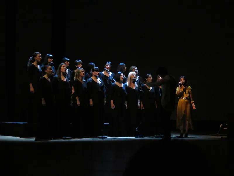 Кэти Мелуа и Gori Women’s Choir на сцене в Мюнхене, 2018