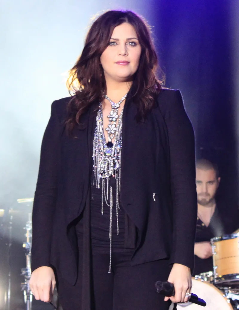 Хиллари Скотт на сцене, 2012