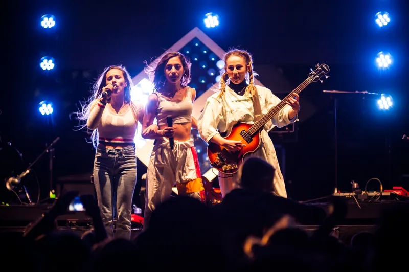 L.E.J на фестивальной сцене в Эмбрёне, концертное фото (2019)