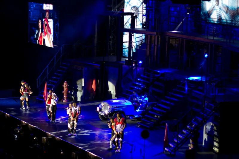 Концерт Little Mix на туре Salute в Шеффилде, 2014 (сценическая постановка)