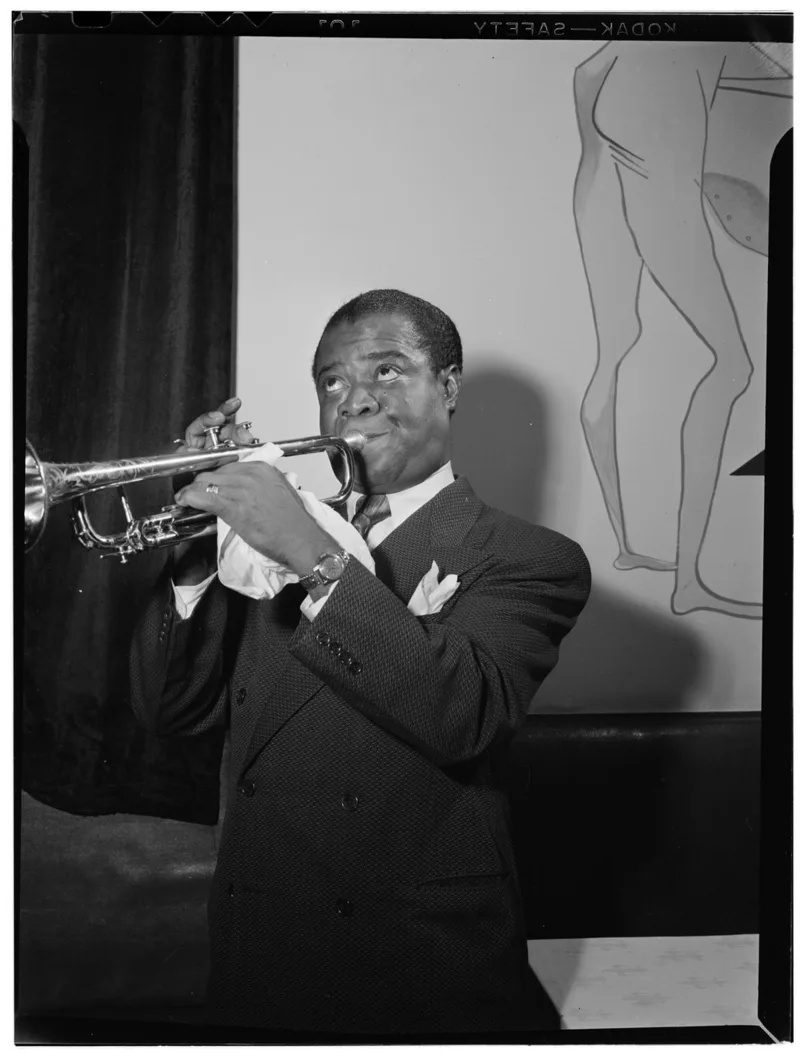 Луи Армстронг с трубой, портрет (между 1938 и 1948 годами)