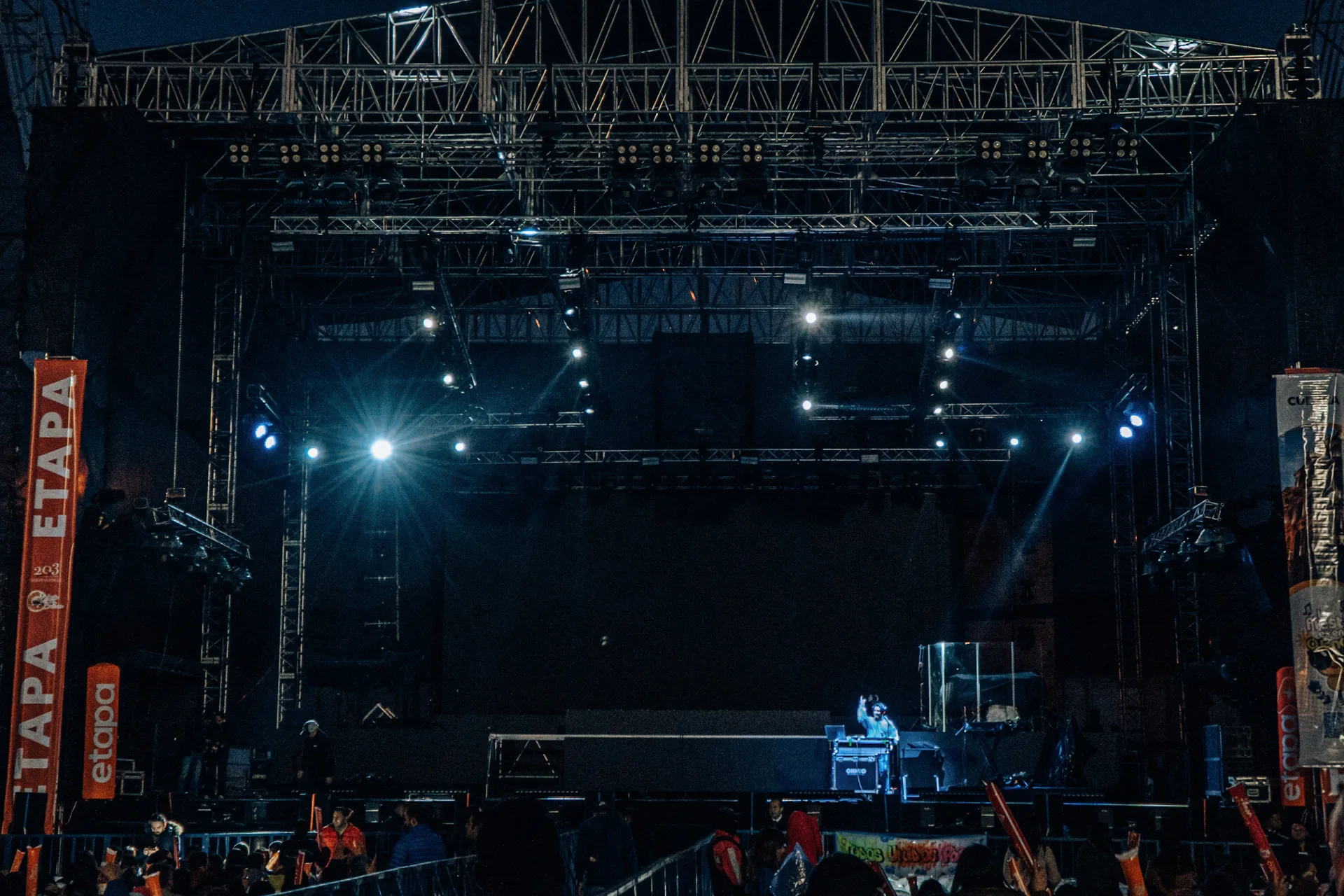 Сцена перед концертом Luis Fonsi (Куэнка, 2023)