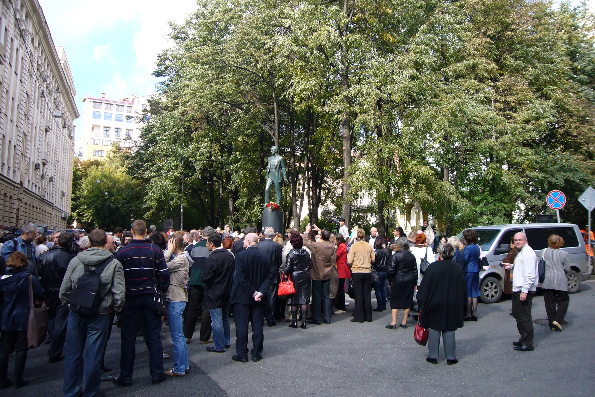 Открытие памятника Муслиму Магомаеву в Москве, 2011