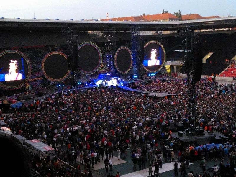 Marina and the Diamonds на концерте в Праге, 2012 год