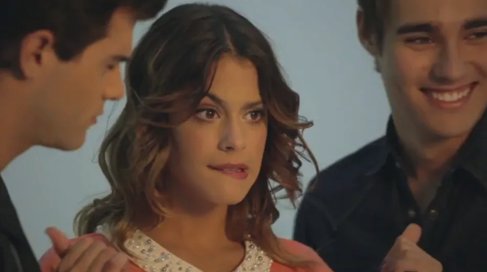Martina Stoessel (Tini) на бэкстейдже фотосессии для Violetta