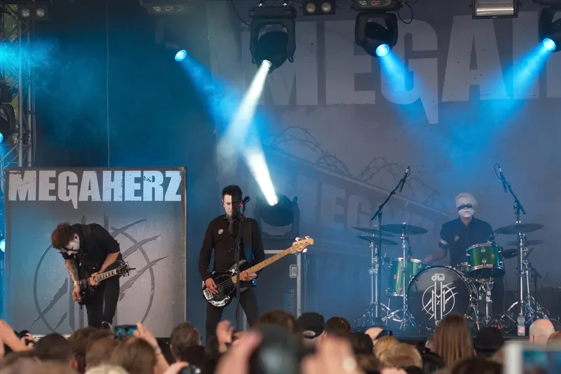 Megaherz на фестивале Amphi Festival, 2016: сцена, музыканты и свет