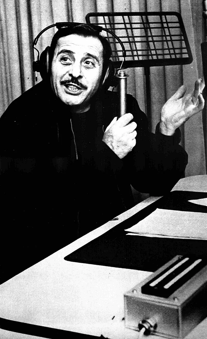 Доменико Модуньо в студии итальянского радио, 1973 год