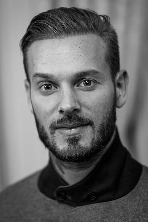 Чёрно-белый портрет M. Pokora в Страсбурге, 2014