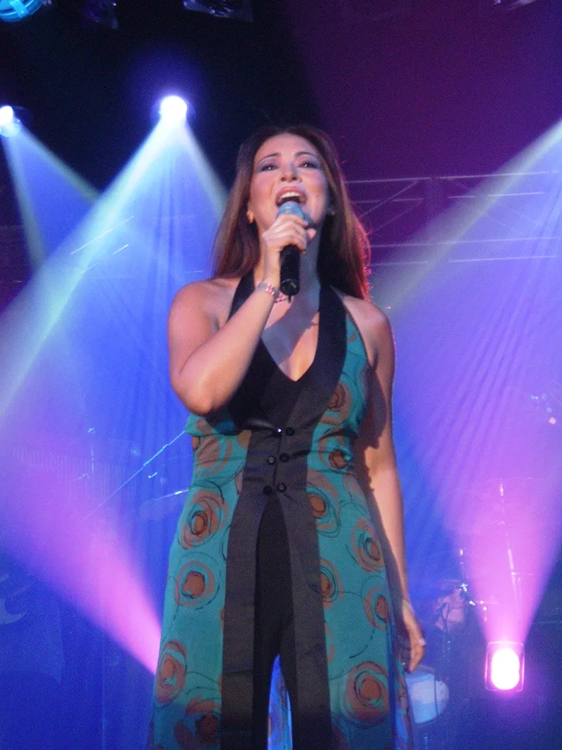 Майриам Эрнандес на сцене, концертное фото