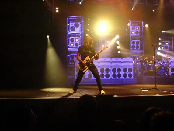 Rick Parfitt на сцене, 2005 год