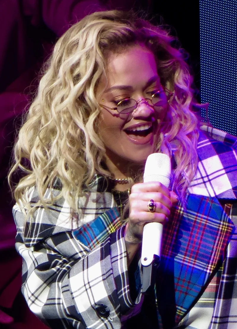 Рита Ора на концерте в Глазго, 2018 год