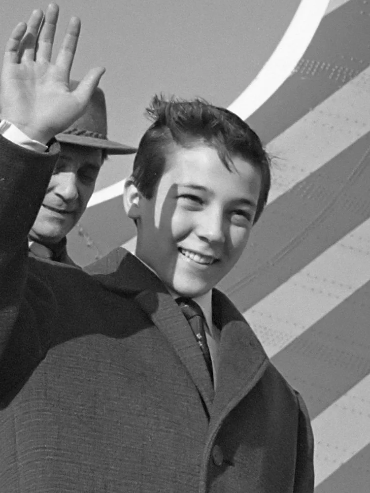 Робертино Лоретти в аэропорту Схипхол, декабрь 1961 года, пресс-фото