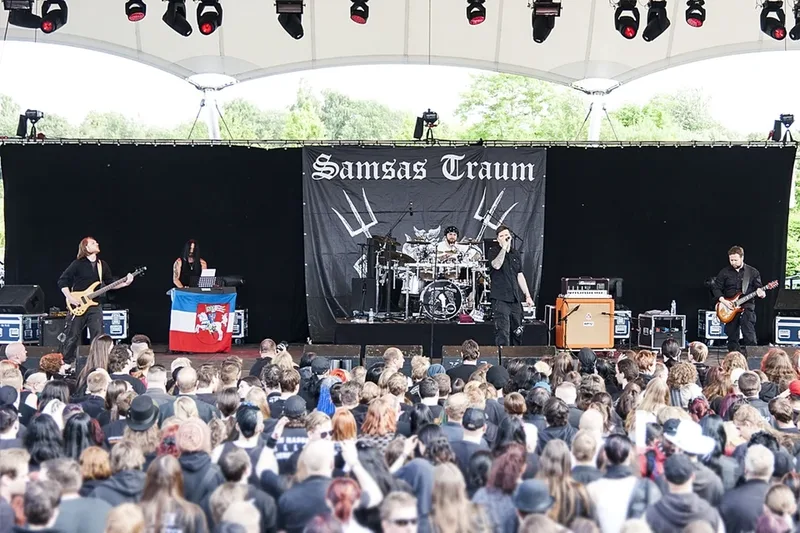 Samsas Traum на Blackfield Festival 2013, общий план сцены и публики