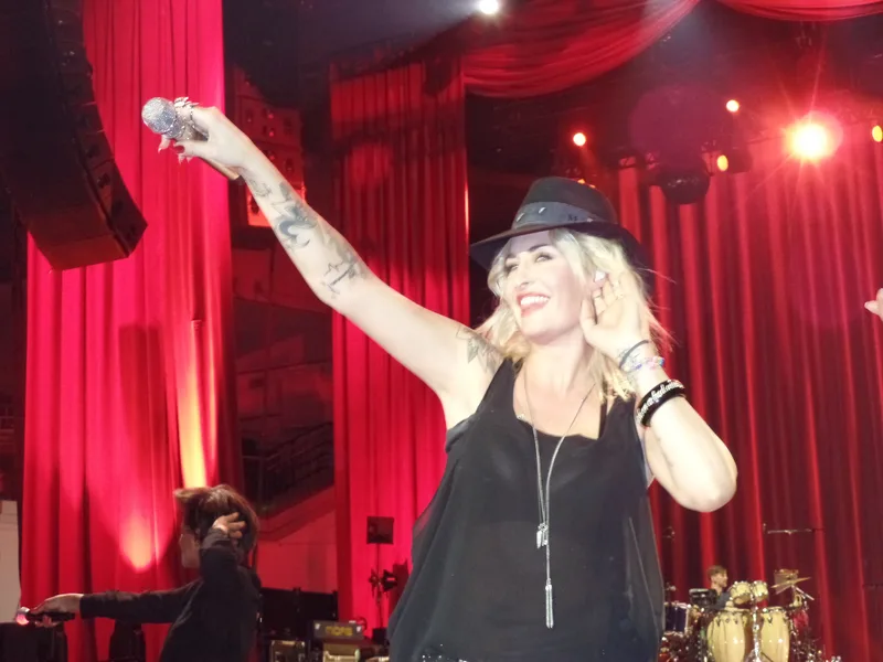 Sarah Connor на сцене во время тура Muttersprache, Бремен, 2016