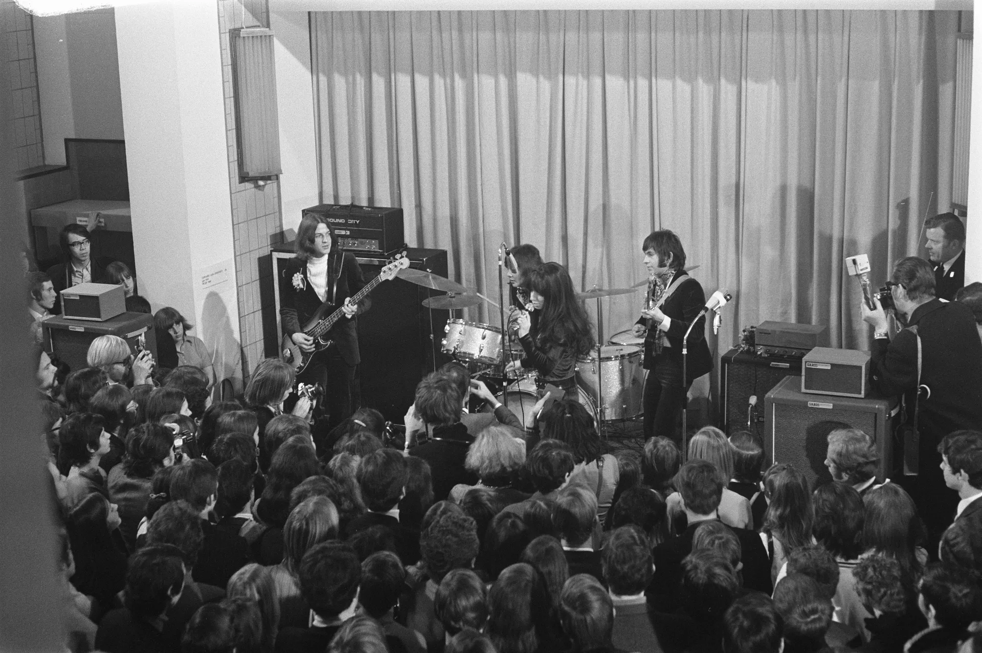 Shocking Blue на выступлении в Гааге, 1970