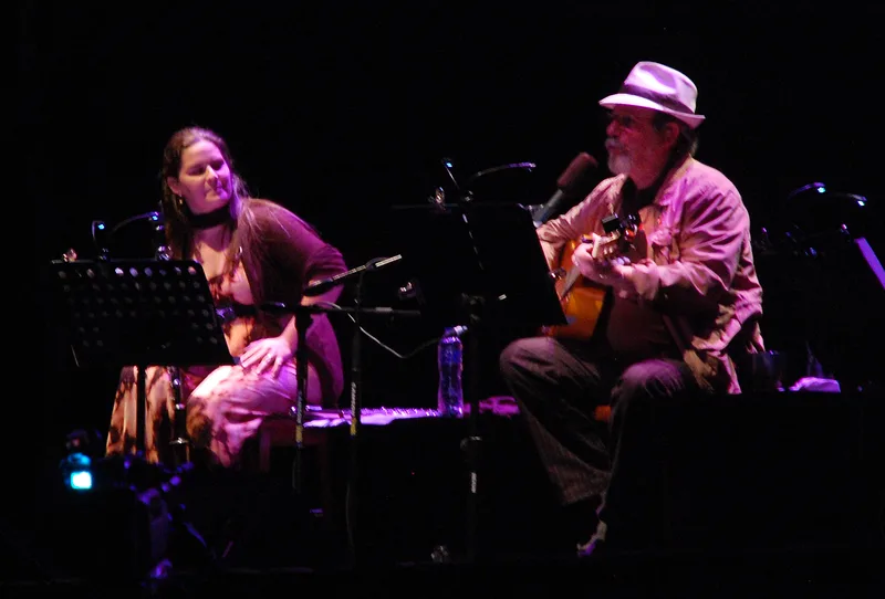 Сильвио Родригес и Ниурка Гонсалес на сцене, 2013