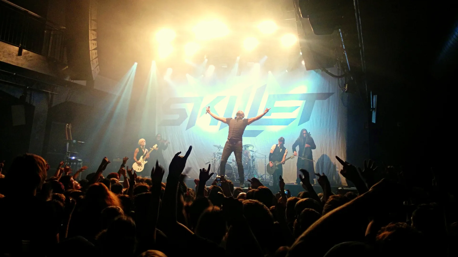 Skillet на сцене в Цюрихе, 2014